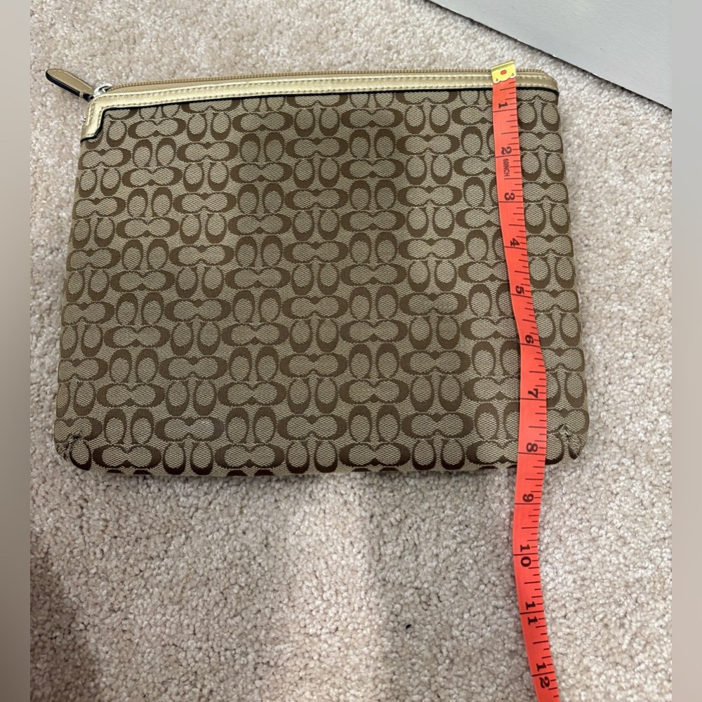 Classic Coach Tablet Case - Picture 6 of 6